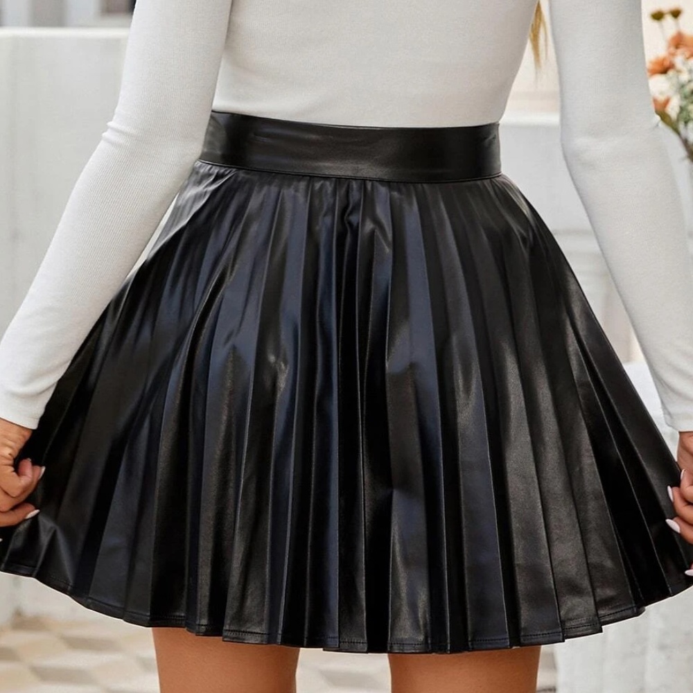Luxe Black Vegan Leather Pleated Mini Skirt - Picture 2 of 6